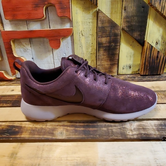 Nike Roshe One Premium Metallic Mahogany Size 9 - Picture 7 of 8